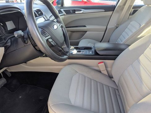 Used 2019 Ford Fusion SE image 15