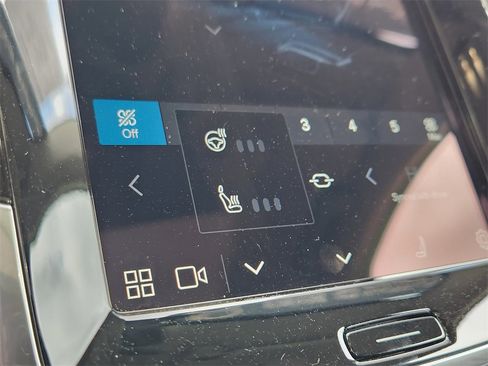 Used 2025 Volvo XC90 B6 Plus image 15