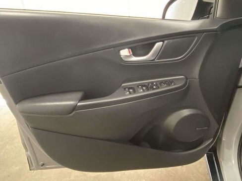 Used 2022 Hyundai Kona Limited image 12