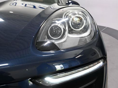 Used 2018 Porsche Macan image 38