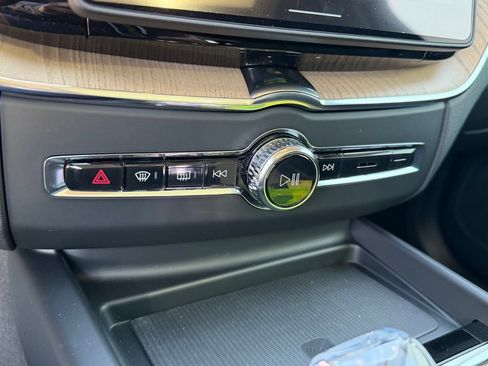 New 2027 Volvo XC60 B5 Plus AWD/4WD image 10