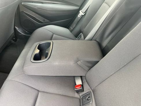 Used 2025 Toyota Corolla LE FWD image 31