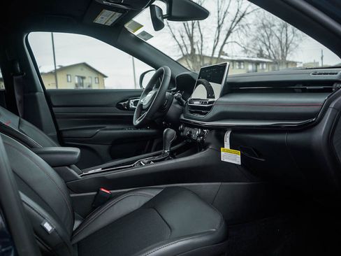 New 2026 Jeep Compass Trailhawk image 11