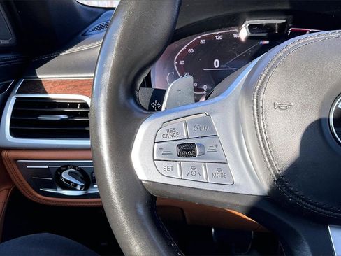 Used 2022 BMW 750i xDrive w/ Luxury Rear Seating Package image 11