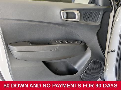 Used 2025 Hyundai Venue SEL FWD image 11
