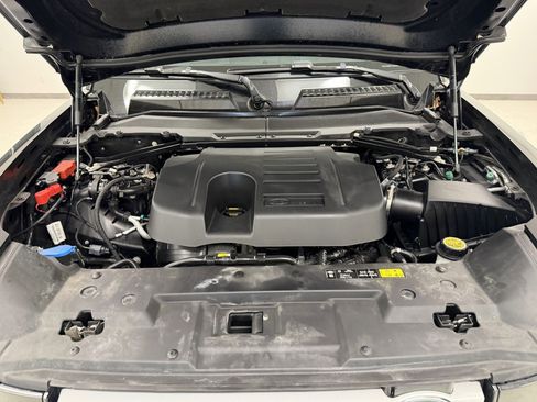 Used 2025 Land Rover Defender 110 S image 62