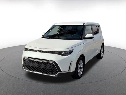 Used 2025 Kia Soul LX w/ LX Technology Package FWD image 5