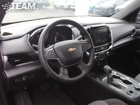 Used 2023 Chevrolet Traverse LT w/ Rear Camera Mirror Package AWD/4WD image 12