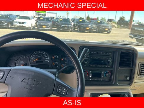 Used 2005 Chevrolet Tahoe Z71 w/ Preferred Equipment Group AWD/4WD image 11