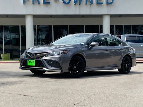 Used 2024 Toyota Camry XSE FWD image 2