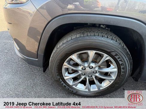 Used 2019 Jeep Cherokee Latitude Plus AWD/4WD image 18