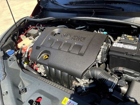 Used 2018 Toyota C-HR XLE FWD image 30