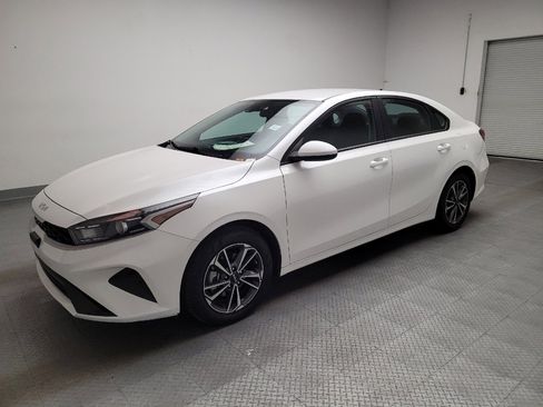 Used 2023 Kia Forte LXS image 2