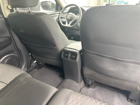 Used 2017 Nissan Rogue SV AWD/4WD image 13