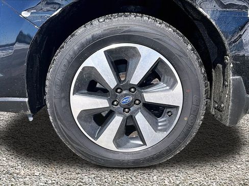 Used 2017 Subaru Forester 2.5i Premium image 9