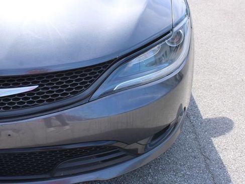 Used 2015 Chrysler 200 S FWD image 40