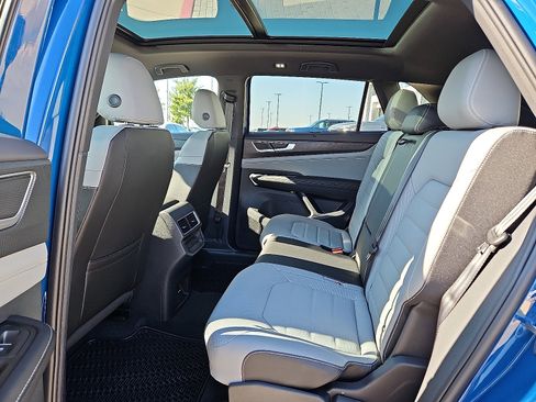 New 2026 Volkswagen Atlas Cross Sport SEL R-Line image 9