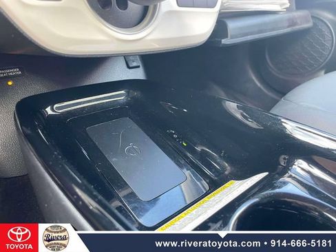 Used 2017 Toyota Prius Prime Premium FWD image 31