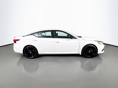 Used 2022 Nissan Altima 2.5 SR w/ Midnight Edition Package image 6