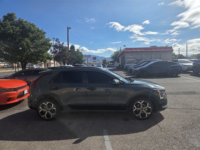 Used 2023 Kia Niro EX Touring FWD image 3