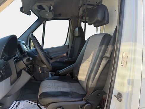 Used 2008 Freightliner Sprinter 3500 image 9