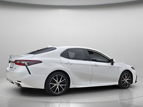 Used 2024 Toyota Camry SE w/ Convenience Package FWD image 7