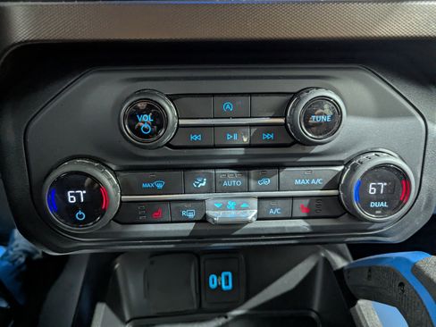 Used 2023 Ford Bronco Outer Banks image 18