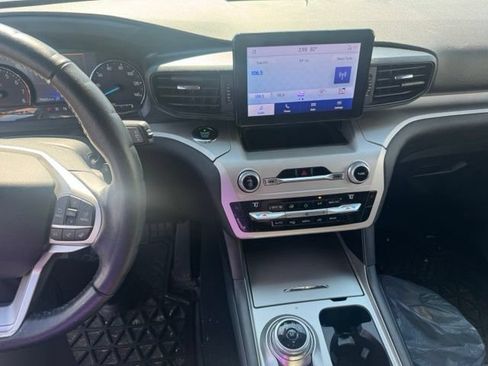 Used 2020 Ford Explorer XLT w/ Comfort Package AWD/4WD image 16