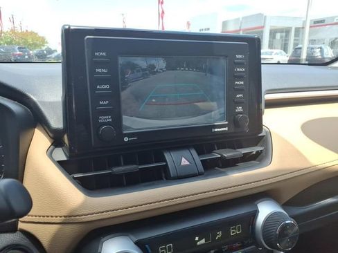 Used 2020 Toyota RAV4 XLE w/ Convenience Package FWD image 17
