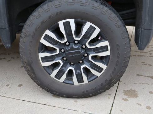 Certified 2024 GMC Sierra 2500 Denali Ultimate AWD/4WD image 31