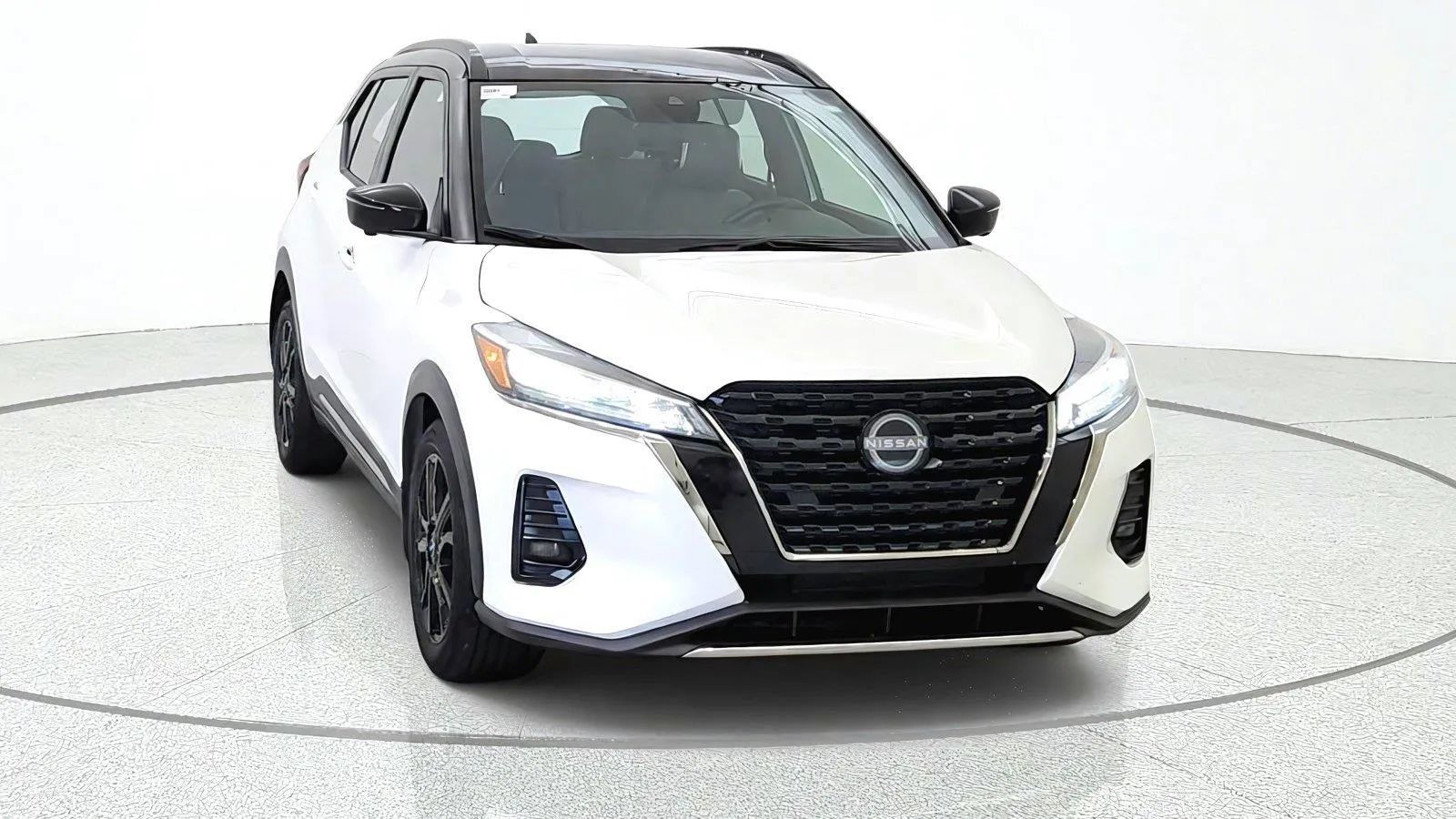 Used 2024 Nissan Kicks SR w/ SR Premium Package FWD image 2