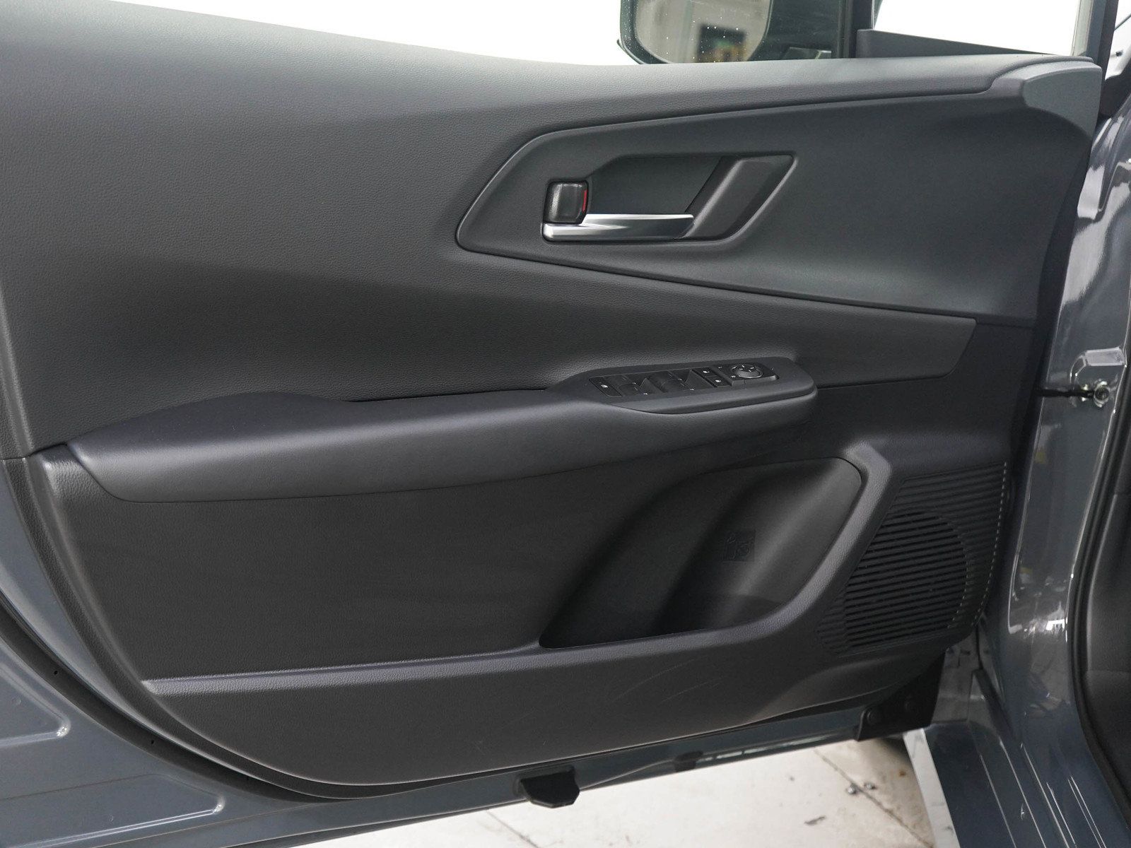 Used 2026 Toyota Prius Plug-In Hybrid FWD image 17