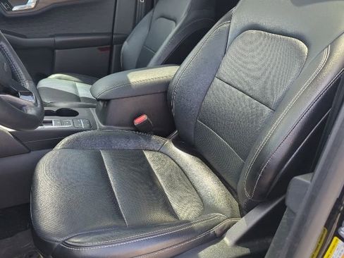 Used 2020 Ford Escape Titanium AWD/4WD image 16