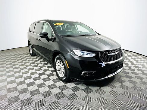 Certified 2024 Chrysler Pacifica Touring-L image 2