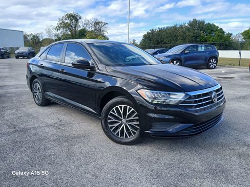 Used 2020 Volkswagen Jetta SE w/ SE Cold Weather Package image 2