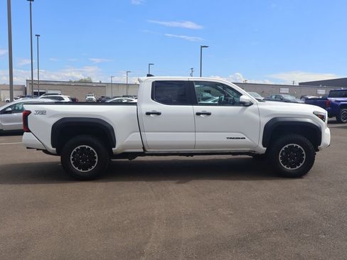 Used 2024 Toyota Tacoma TRD Off-Road w/ TRD Off Road Premium Package image 8