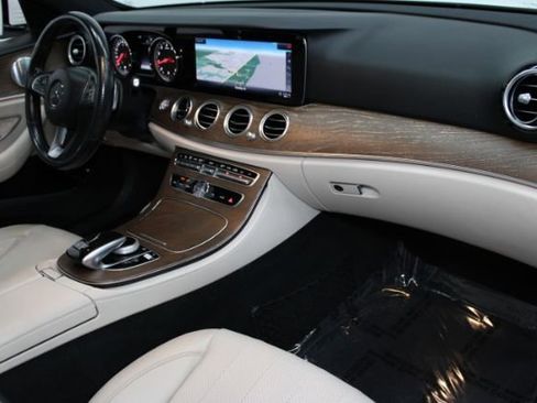 Used 2018 Mercedes-Benz E 300 4MATIC w/ Premium 1 Package image 25