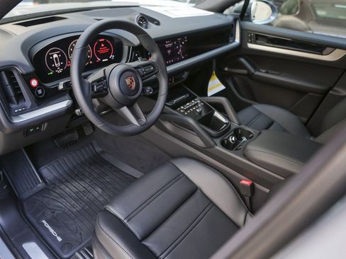 New 2026 Porsche Cayenne Coupe AWD/4WD image 4