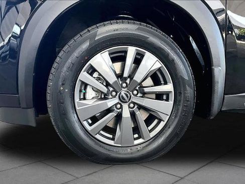 Certified 2025 Nissan Pathfinder S FWD image 11