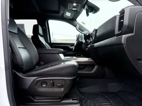 Used 2025 Chevrolet Silverado 2500 LTZ w/ LTZ Premium Package image 12