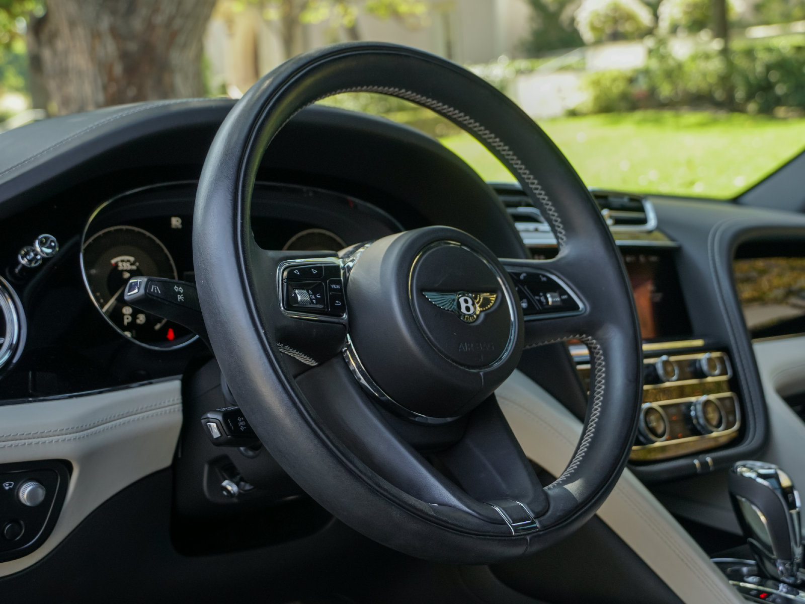 Certified 2023 Bentley Bentayga AWD/4WD image 17