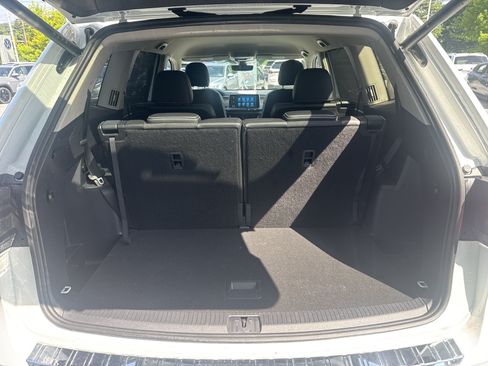 Used 2024 Volkswagen Atlas SE AWD/4WD image 34