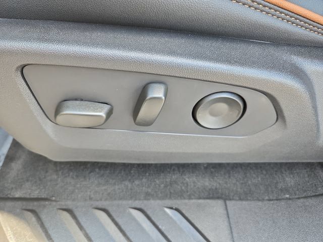 Used 2025 GMC Canyon AT4 w/ Nightfall Edition AWD/4WD image 15