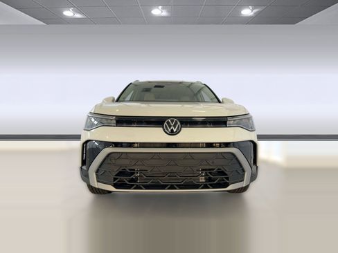 New 2026 Volkswagen Taos SE image 6