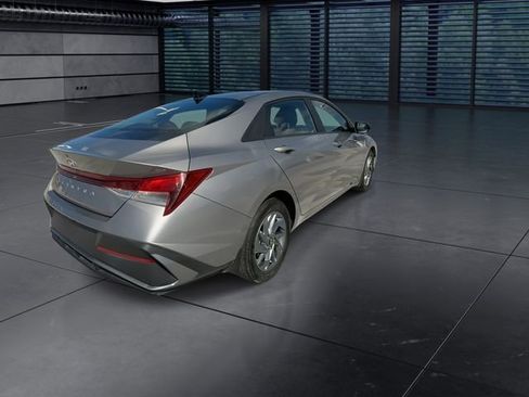 Used 2024 Hyundai Elantra SEL image 8