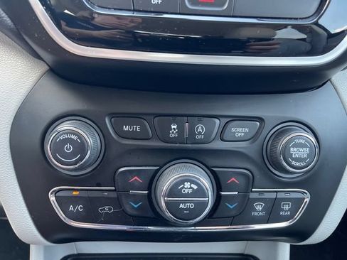 Used 2020 Jeep Cherokee Limited AWD/4WD image 21