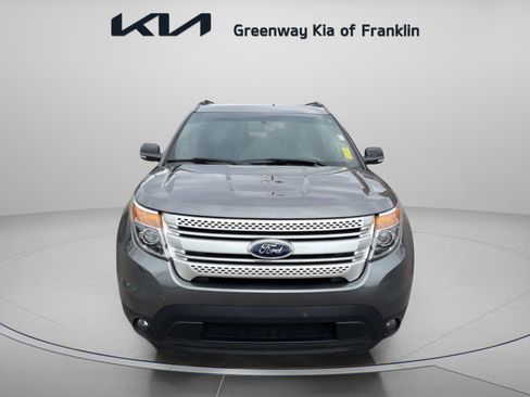 Used 2013 Ford Explorer XLT image 2