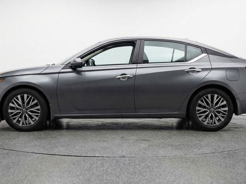 Used 2025 Nissan Altima 2.5 SV FWD image 5