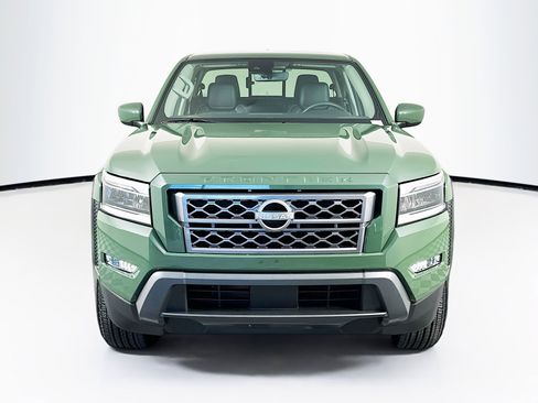 Used 2024 Nissan Frontier SL w/ Technology Package image 2