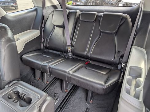 Used 2024 Kia Carnival LX FWD image 21